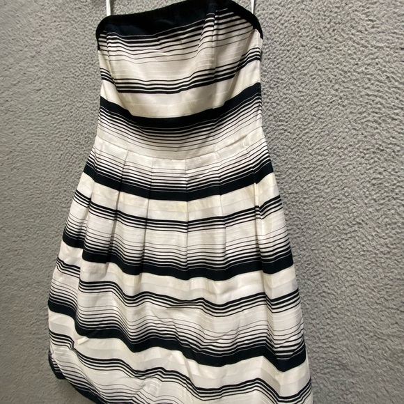 White House Black Market Dress Womens 6 White Black Striped Strapless Lined - Picture 3 of 12